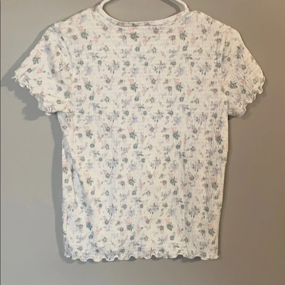 SO! Ditsy Floral Ruffle Tee